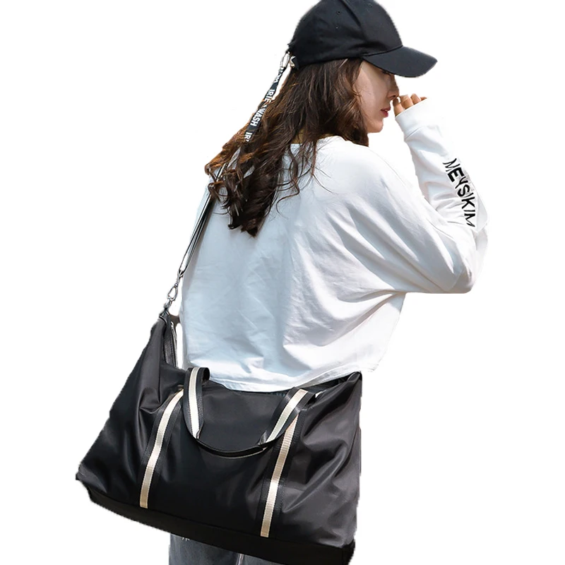 

Female Large Capacity Luggage Overnight Tote Pouch Casual Handbag Woman Duffle Bags Sturdy Gym Bags Outdoor Travel Bag, Black