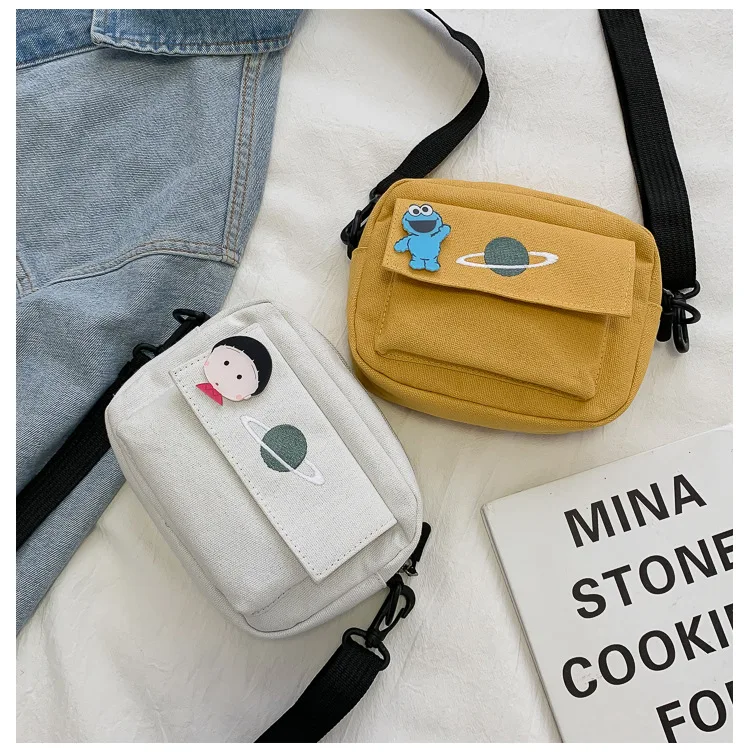 

2022 Ins New Korean Version of the Wild Casual Girl Broadband One Shoulder Crossbody Small Messenger Canvas Bag, White, yellow, black