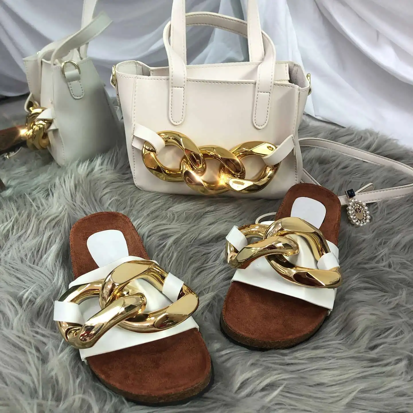 

New fashion amazon big gold chain slipper big round button sandal woman sandals with handbags