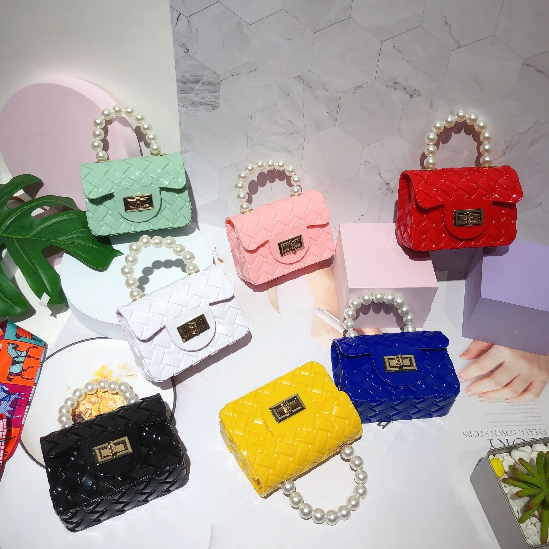 

Latest Arrival Product PVC Mini Jelly Bag Woven Pearl Children Cute Purse Chain Lipstick Handbag For Girls, Custom colors