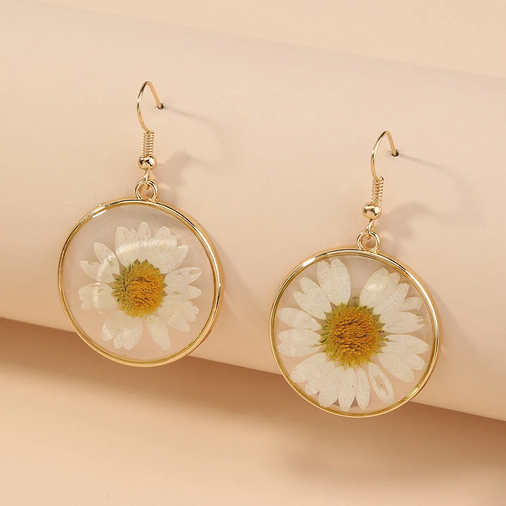 

Hot style's new round white natural chrysanthemum transparent resin earrings accessorized women, Luxury