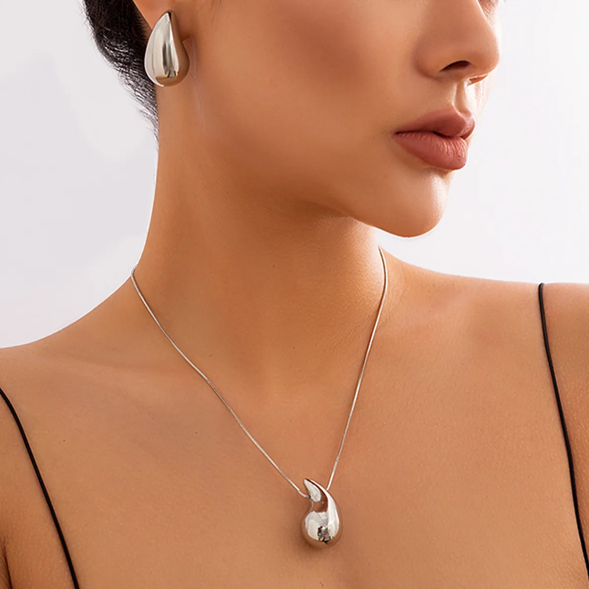 

Luxury Jewelry Water Drop Necklace And Earring Jewelry Set Exaggerated Chunky Large Teardrop Necklace For Women