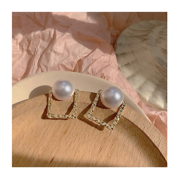 

Fashion Female Celebrities Retro Square Shape Pearl Earrings For Women, Gold