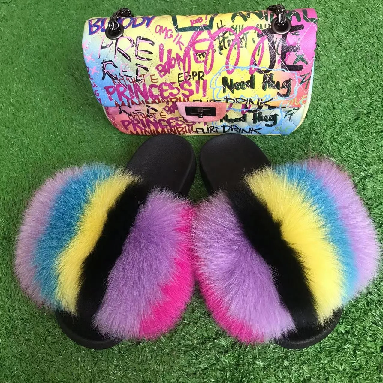 

2022 Hot selling fashion pvc slides ladies raccoon fur slippers women soft real fox fur slides, Color matching or can be customized according to requirements