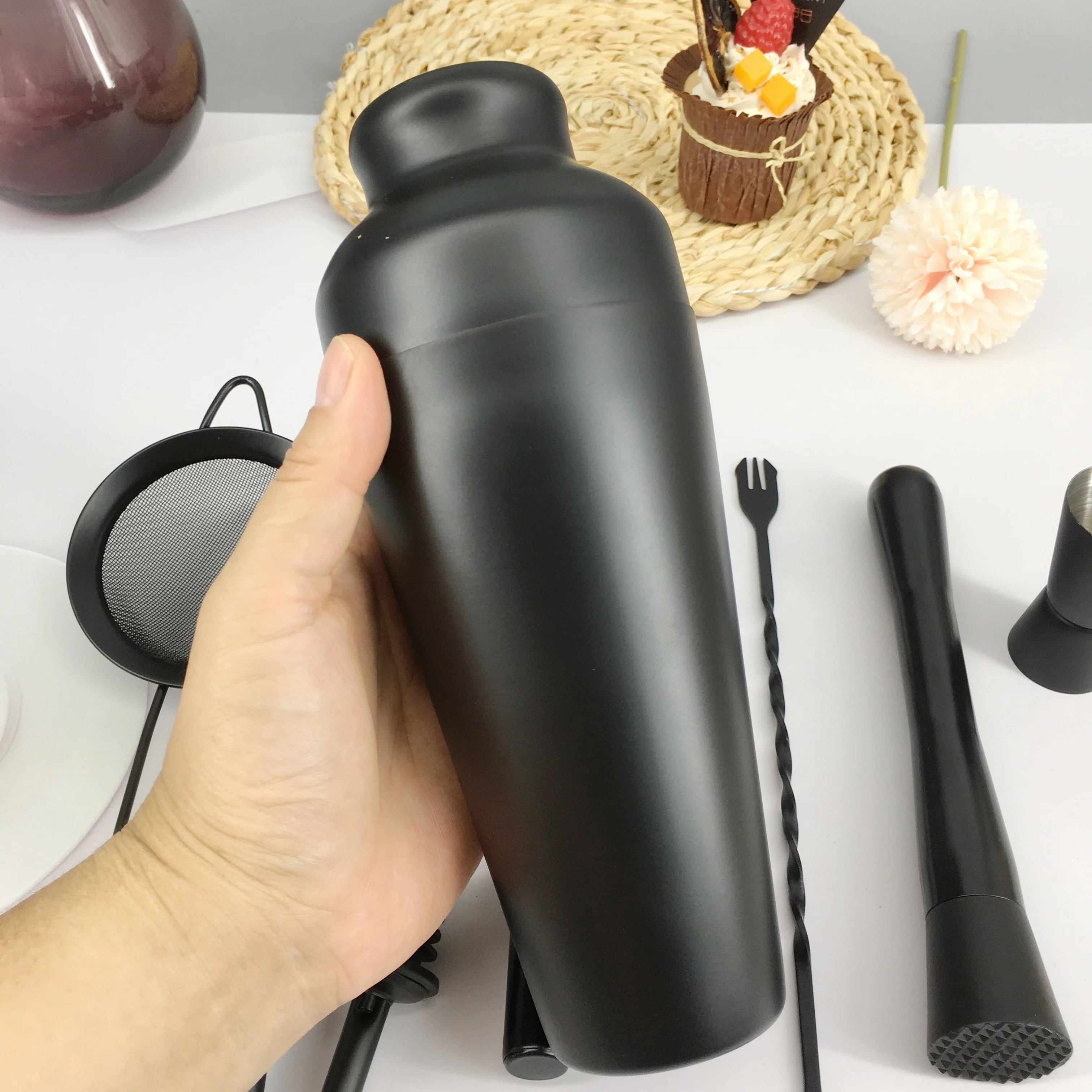 

Hot Selling Cocktail Shaker Set 750ml Bartender kit 8Piece Black Paint Spraying Shakers Cocktail Bar Set Accessories for Barware