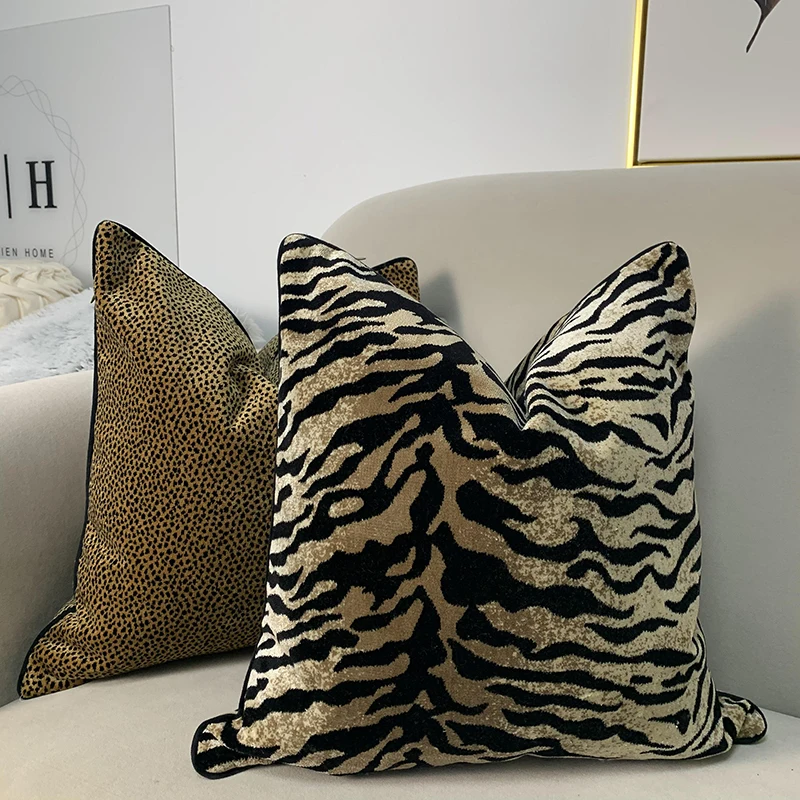 

Velvet Pillowcase Leopard Lumbar Throw Pillow Covers Case Cushion with Hidden Zipper for Sofa Home Decor