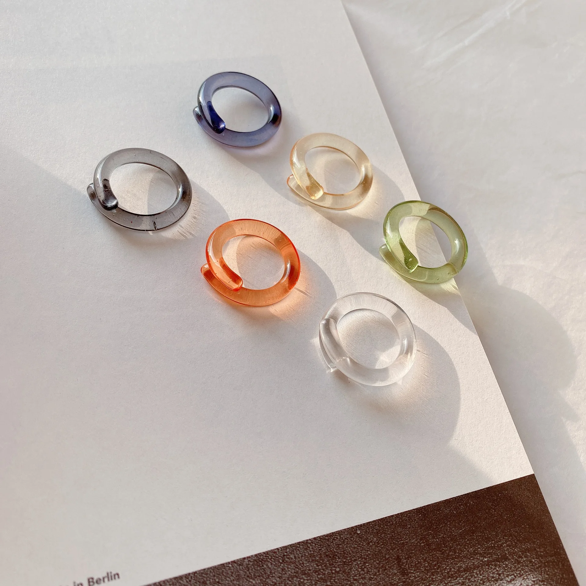 

New Design Transparent Multi Colors Acrylic Resin Rings For Women Ins Personalized Fashion Acrylic Finger Ring