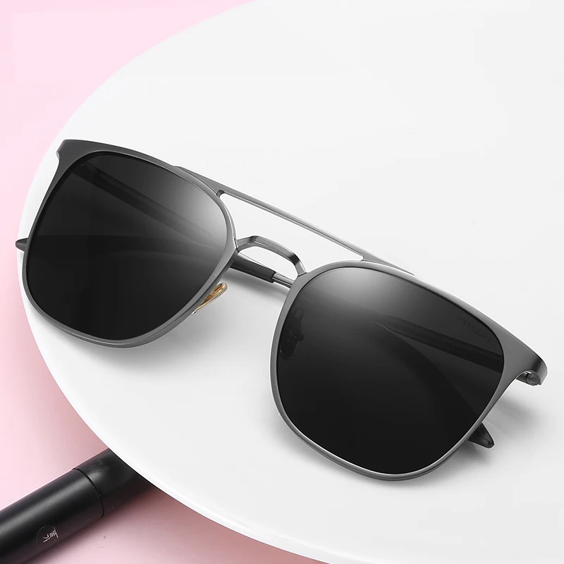 

YAXUN latest private label designer fashion customized luxury sunglasses for men