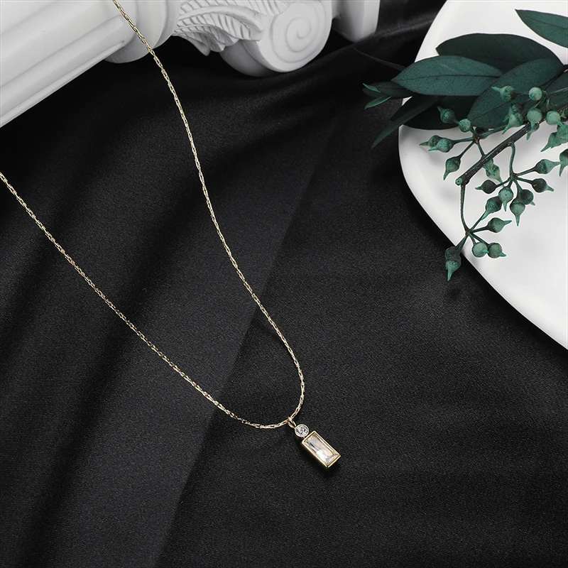 

2023 Fashion Square Zircon Drop Shape Pendant Necklace for Women