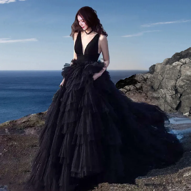 

A-Line V Neck Court Train Lace Spaghetti Strap Beach Black Manufacture custom Wedding Dresses