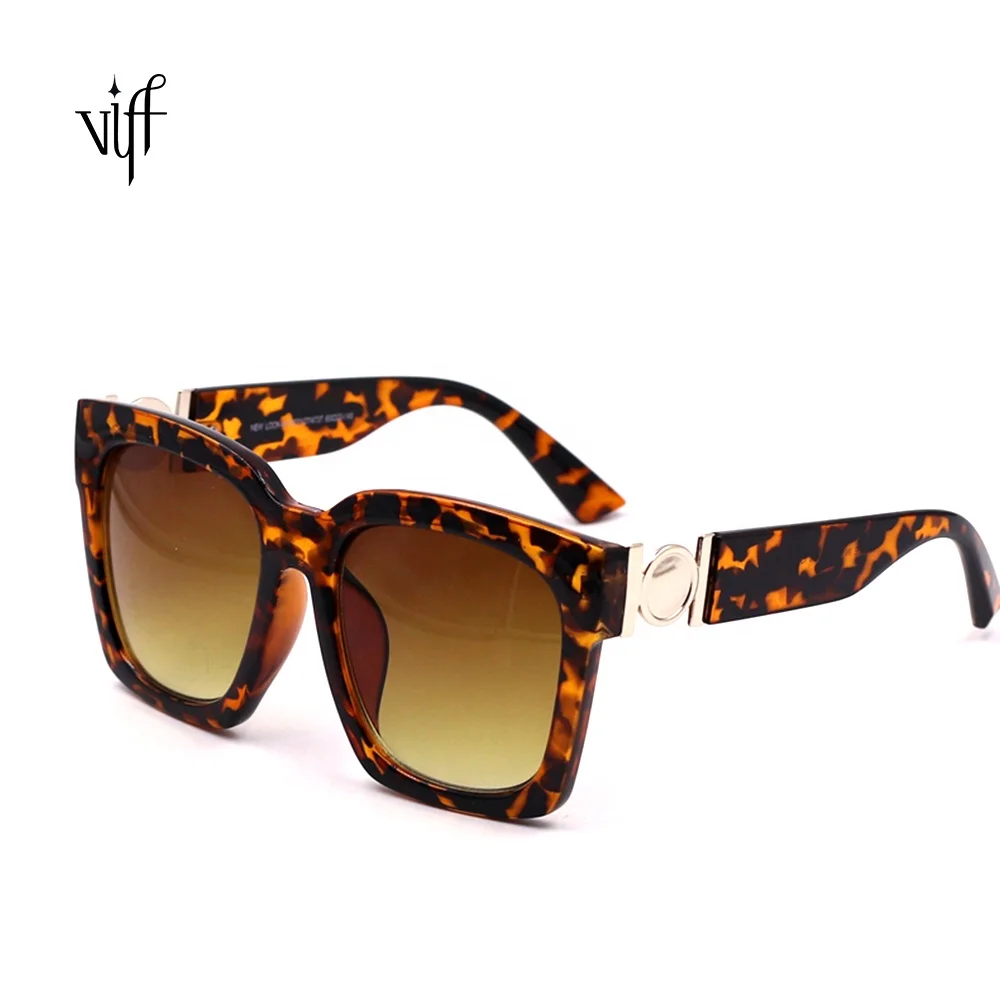 

Bright Brown Sunglasses VIFF HP17577 Custom Logo Big Frame Sunglasses with Metal Ornament