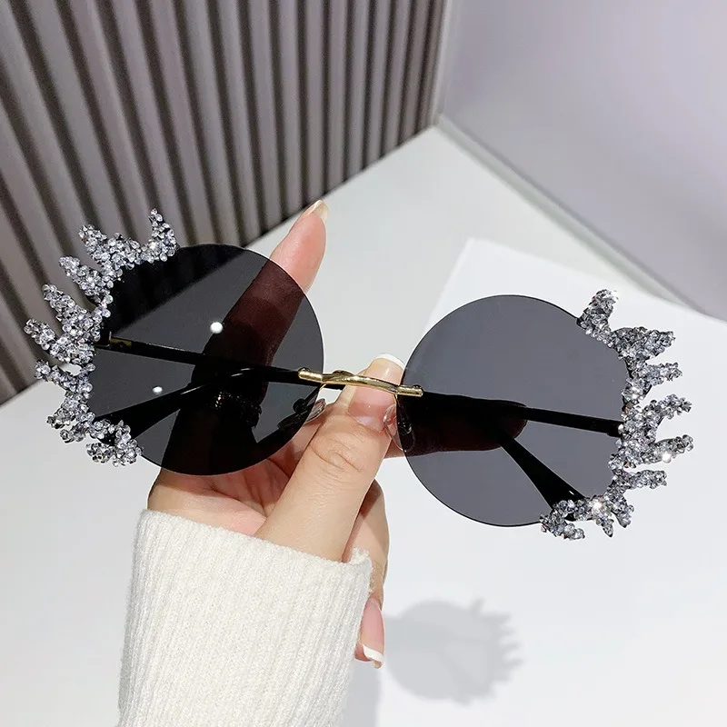 

Fashionable Diamond Cut Silver Metal Temple Rimless 2024 Glitter Diamond Party Sun Glasses Lunette De Soleil