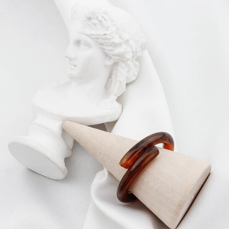 

OUYE New Japanese and Korean Ins Style Personality Simple Frustrating Resin Ring Women European and American Fashion Ring, Picture