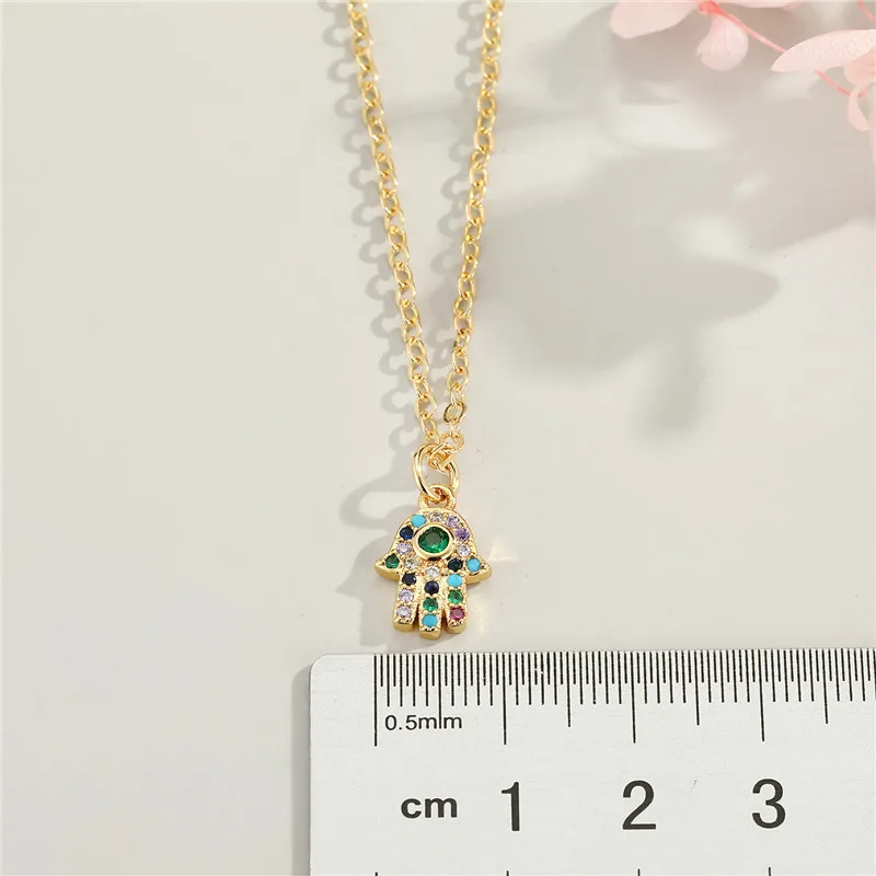 

New Fashion Colorful Crystal Rhinestone Hand Shape Pendant Necklace Rainbow Diamond Hand Clavicle Necklace