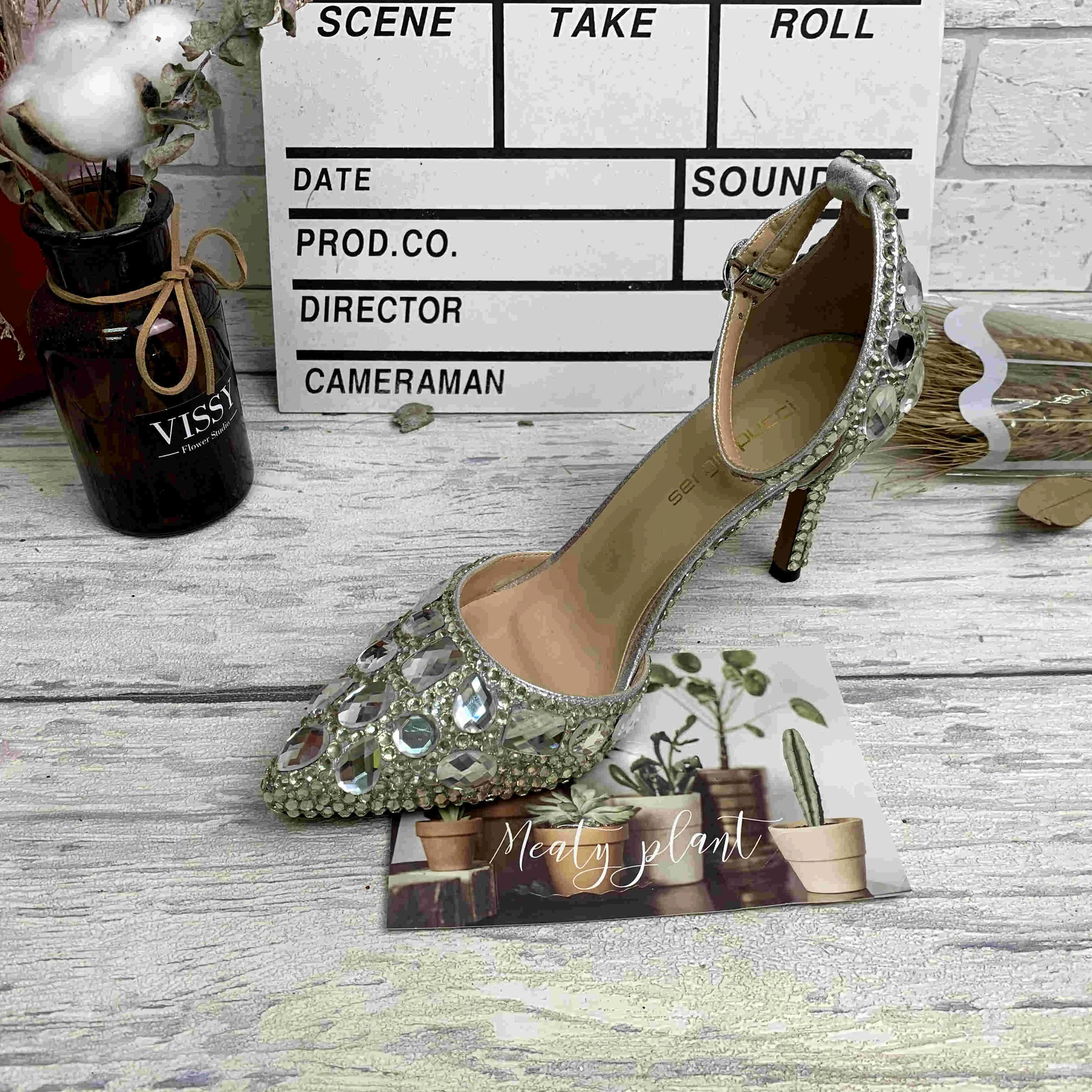 

2021 spring new diamond crystal shoes pointed toe stiletto buckle ladies high heels European and American large size wholesale, Silver gold