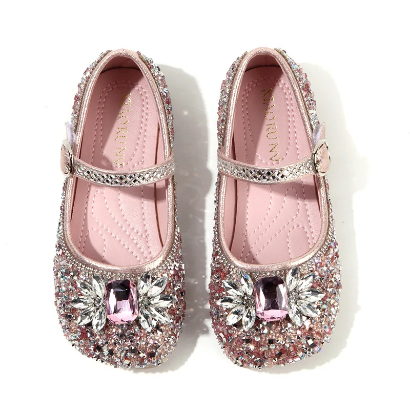 

Shiny crystal ball princess shoes are suitable for girls with soft soles and round toes