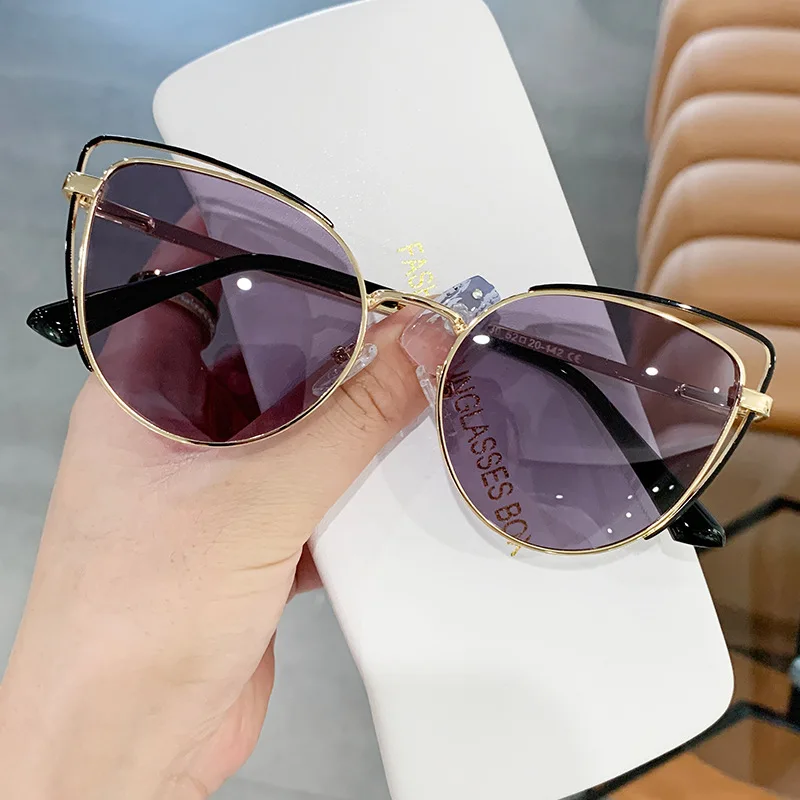 

Cat Eye Frame Sunglasses 2023 Summer Retro Decorative Shades Photochromic Lenses Sun Glasses