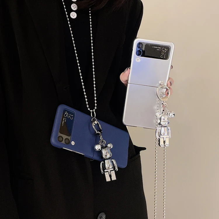 

Fuel Injection Matte Color Light Hard PC Phone Case For Samsung Galaxy Z Flip 3 With Bear Metal Crossbody Chain
