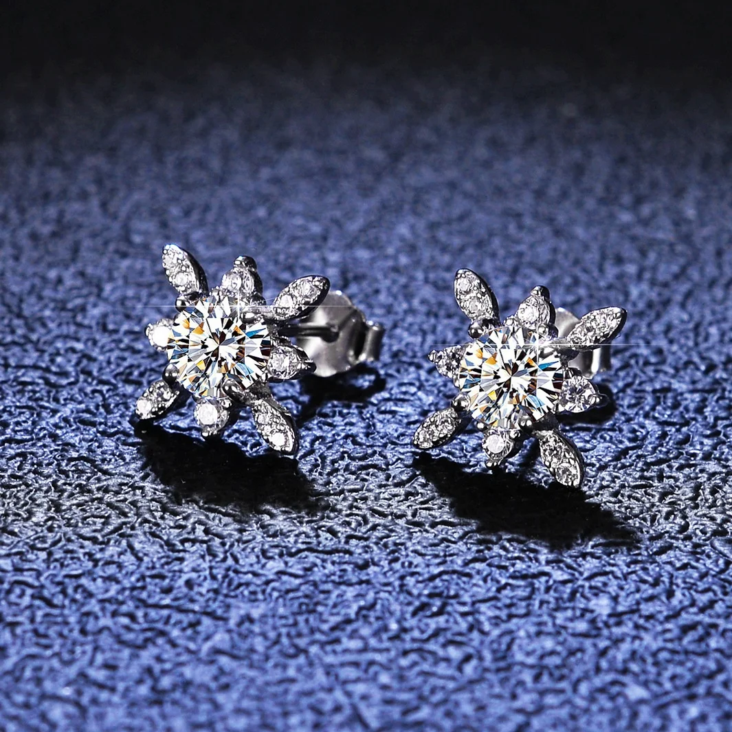 

Fengzuan Hot selling 2021 moissanite diamonds Stud Earrings 0.5ct main diamonds 925 Sterling Silver Studs Set Flower Earrings