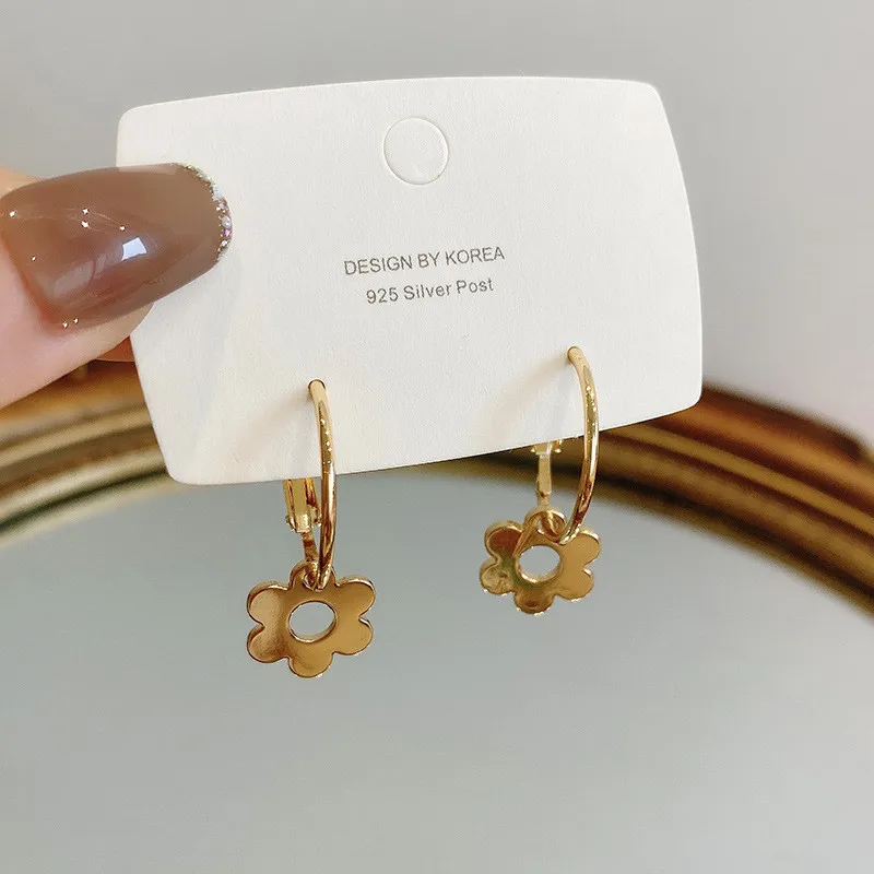 

New French Style Retro Simple Flowers Jewelry Design Cute Earrngs 18K Gold-plated Flower Hoop Earrings For Women, Picture