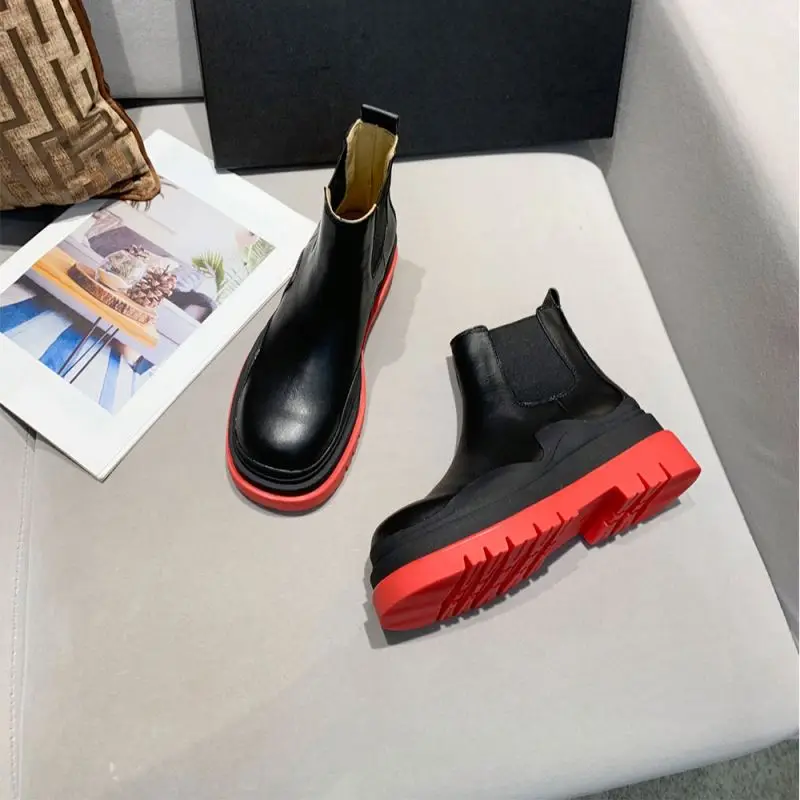 

Quality Leather Fashionable Glossy Leather Over Ladies Lady Boots