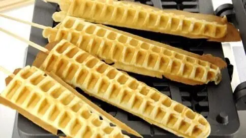 
110V/220V Non Stick Lolly Christmas Trees Shape Waffle Maker Machine 