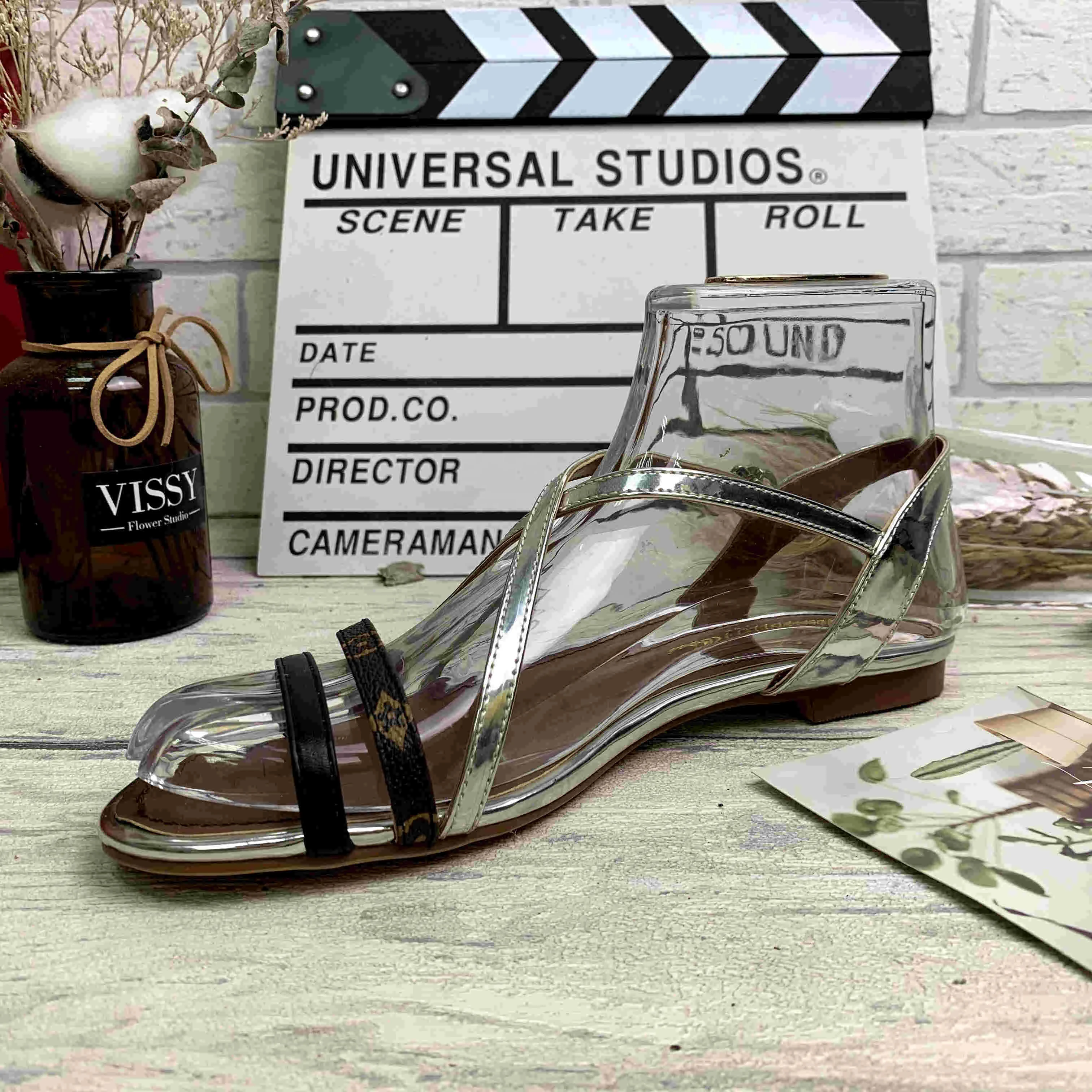

Spring and summer new style button two-color graffiti pattern low-heeled ladies sandals large size wholesale, Gold silver