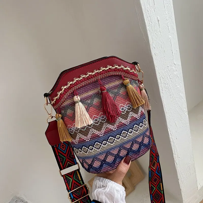 

Fashion personalized Ethnic Style Hand Woven Shoulder Bag Tassel Pendant Sense Women Bucket Bag