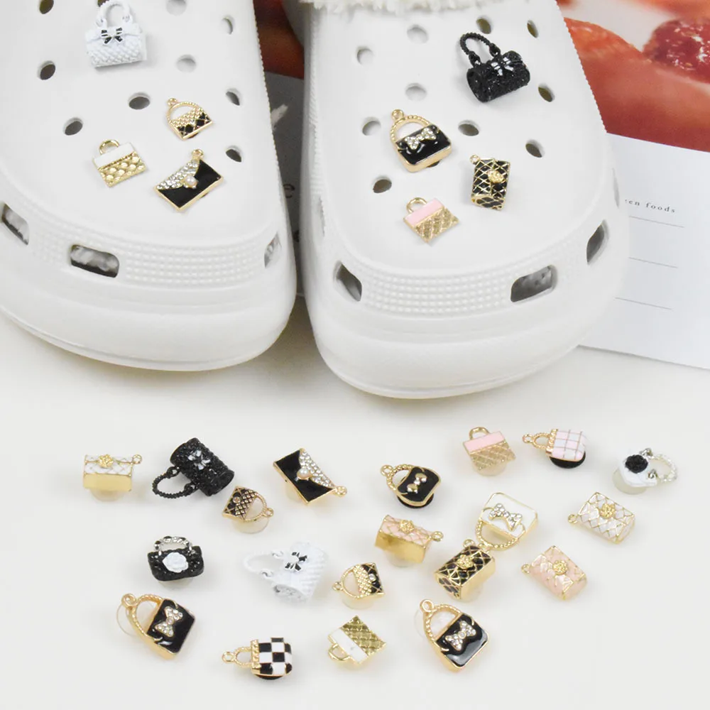

1 Pcs Metal Croc Shoes Charms Bags Decoration Lady Designer DIY Garden Shoe Luxury Clogs Shoe Accessories Girl Buckle, Gold