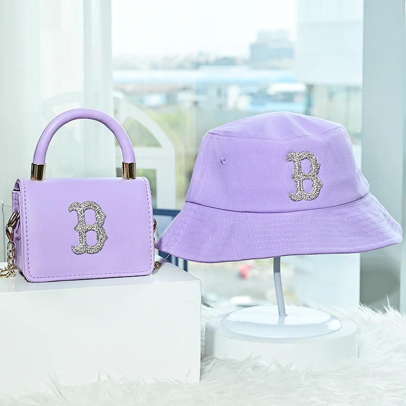 

Wholesale Fashion B bucket hat and purses set Designer Handbags Famous Brands Trendy Brooklyn boston B Purses And hat set, Customizable