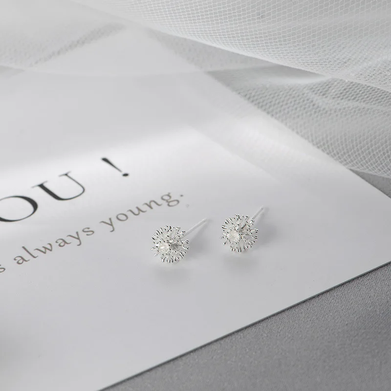 

Korean Sweet Girl Jewelry Cute Fluffy Round Dandelion Stud Earrings Flower Dandelion Stud Earrings for Women Daily Life