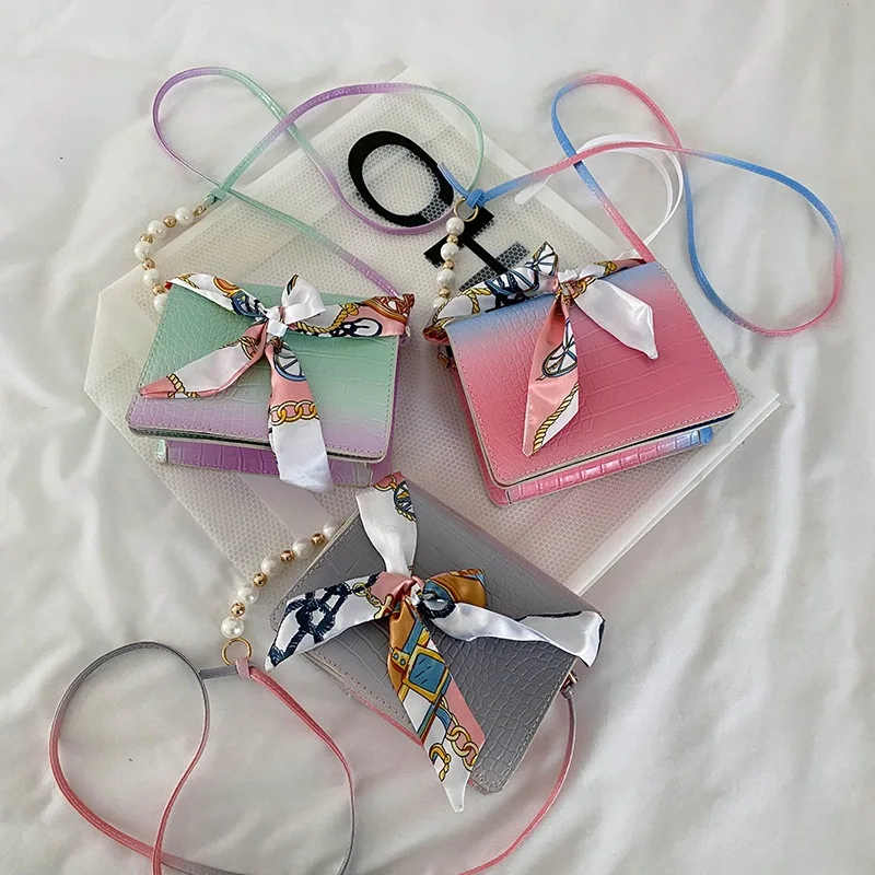 

2021 new pearl handbag fashion gradient PU crossbody handbag retro silk scarf handbag, Light gray, green, pink