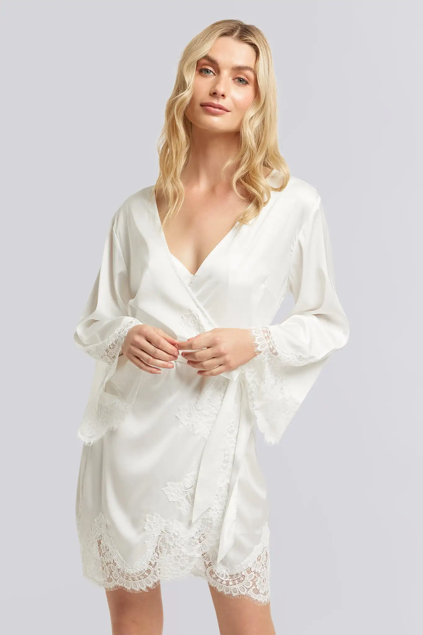 8281 Wholesale Plus Size Thermal Knee Length Hooded Solid Lace Bride Bridesmaid Robes Ruffle Silk Satin Kimono