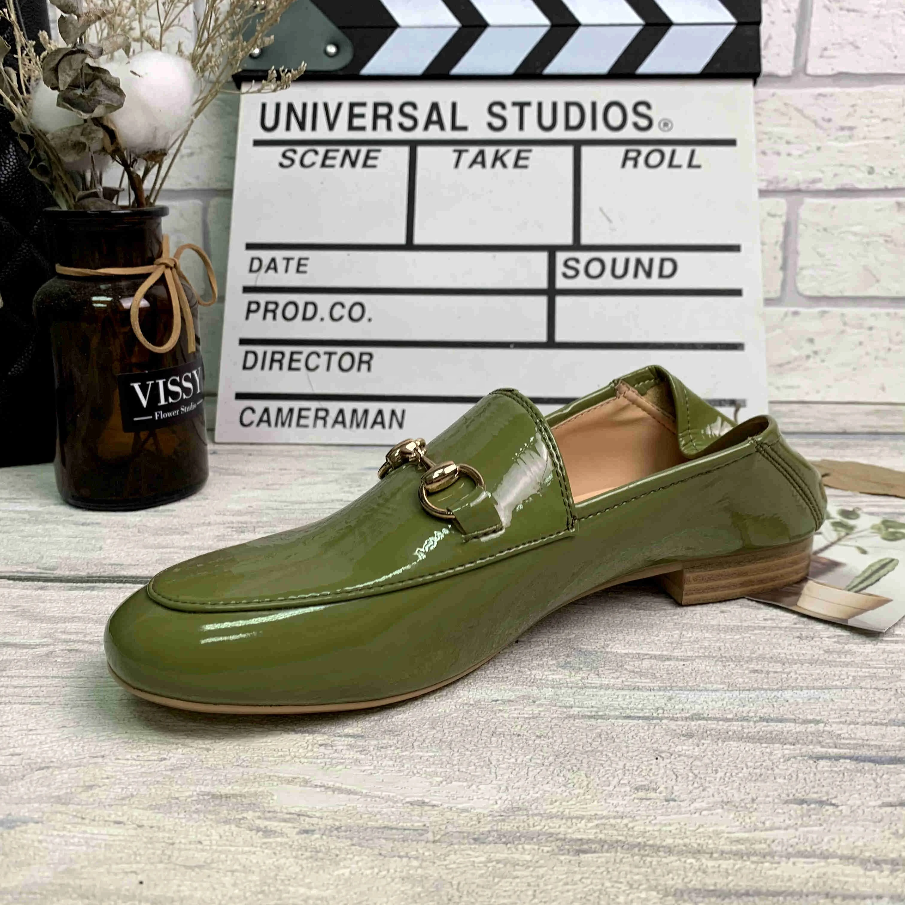 

2021 spring new shiny solid color low heel single shoe toe metal accessories European and American large size wholesale, Red blue green