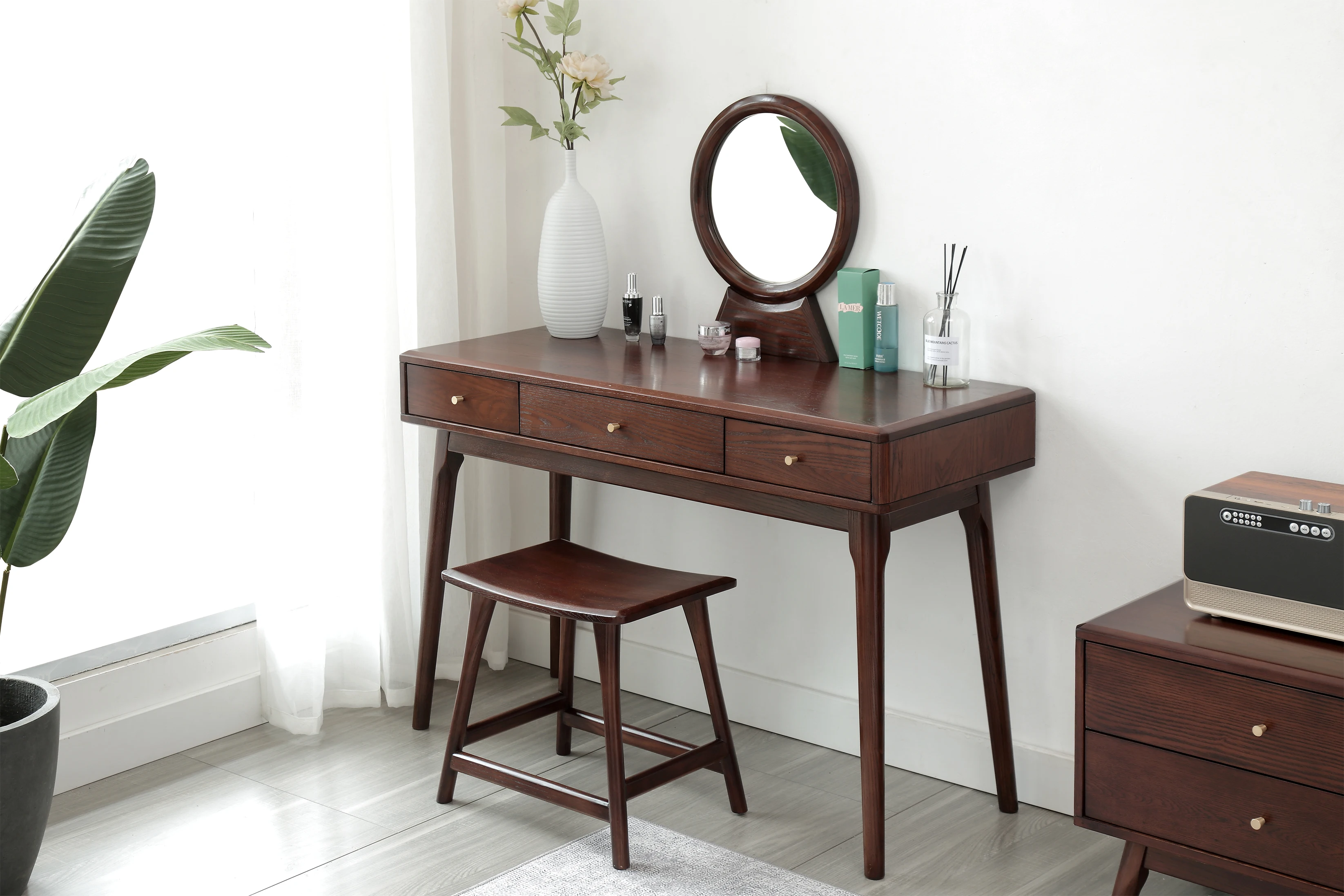 The Newest Design Solid Wood Walnut Dressing Table Makeup Dresser For Home Use Wooden Bedroom Make Up Mirror Designs Product On Alibaba The Newest Design Solid Wood Walnut