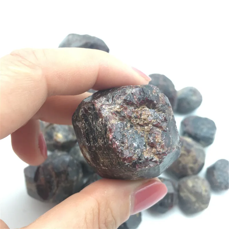 Wholesale Natural Round Rough Garnet Stone Raw Garnet Crystal Tumbled Healing Stones for Fengshui
