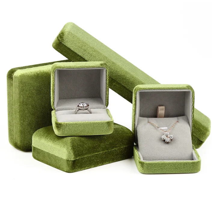 

Luxury Corduroy Engagement Ring Necklace Earrings Bracelet Gift Jewelry Packaging Box Custom Green Velvet Jewelry Box