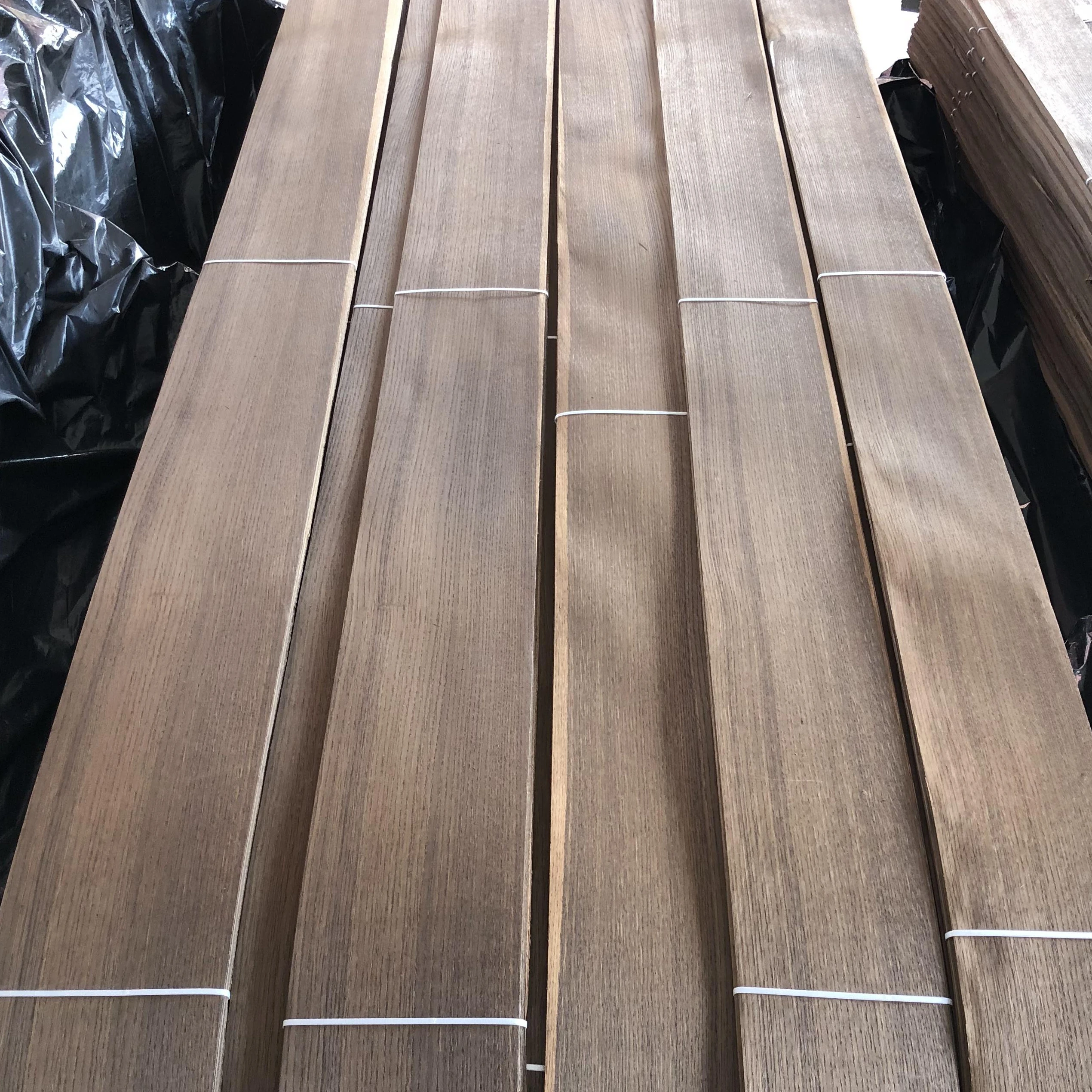 

Popular Natural Smoked Oak Veneer Wood Plywood Veneer Natural Smoked Oak Wood Veneers 0.5mm for Flooring