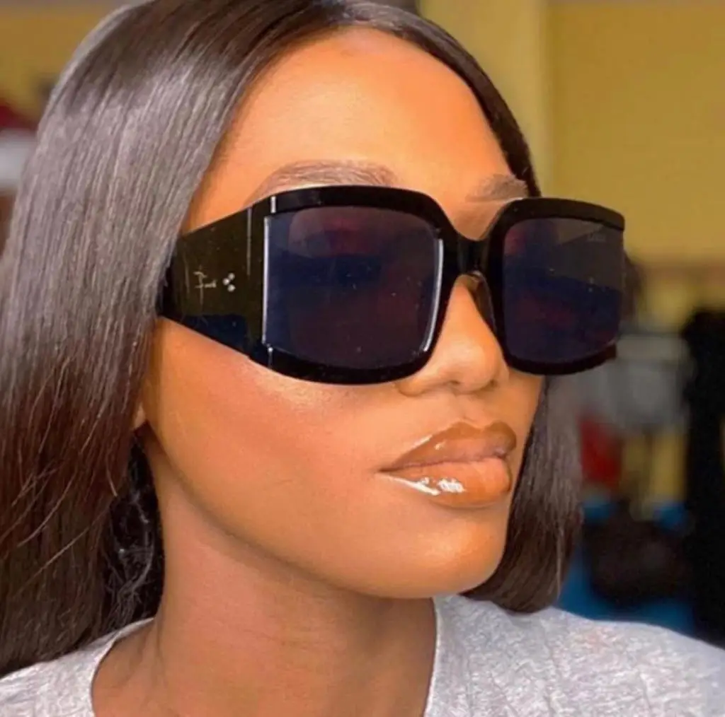 

2021 Fashion Wide Frame Glasses Pc Frame Shades Sunglasses Hot selling