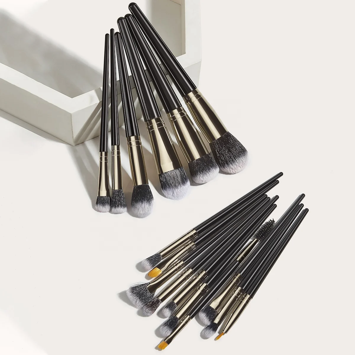 

Factory Price Custom 16PCS Brushes Makeup Set Black Wooden Handle Synthetic Wholesale Face Makeup Brush Set