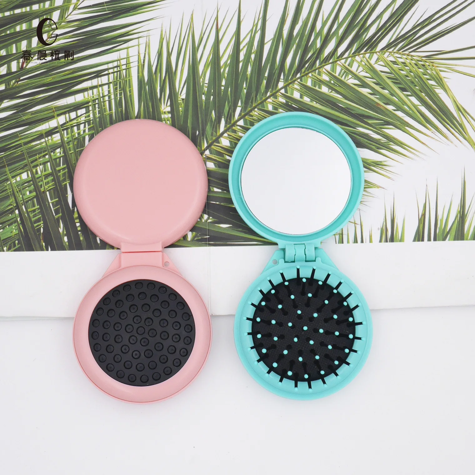 

Wholesale Portable Small Round Compact Mirror Brush