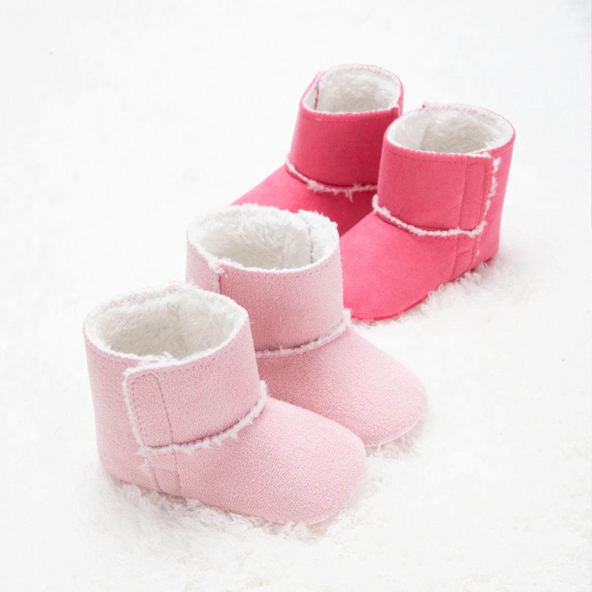 MOQ 1 New fashion designs Cotton base fabric is comfortable Anti-slip sole Suitable for indoor activities Baby winter boots, 2 colors