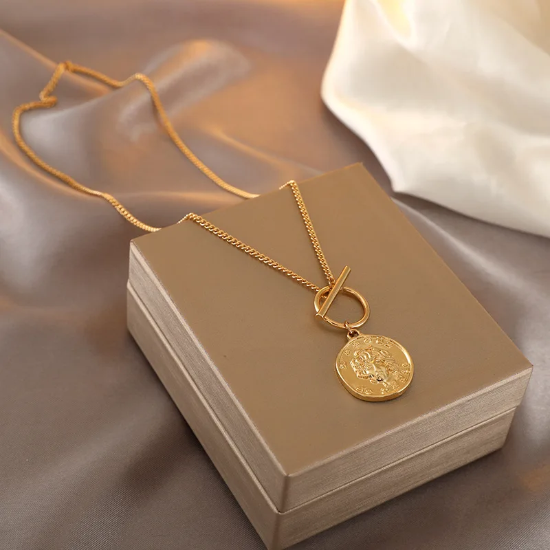 

Coin of Queen Necklace Butterfly Charm Funky Necklace Choker for Women, INS Trendy Lucky Pendant Neck Chain Cavicular Chain, Picture