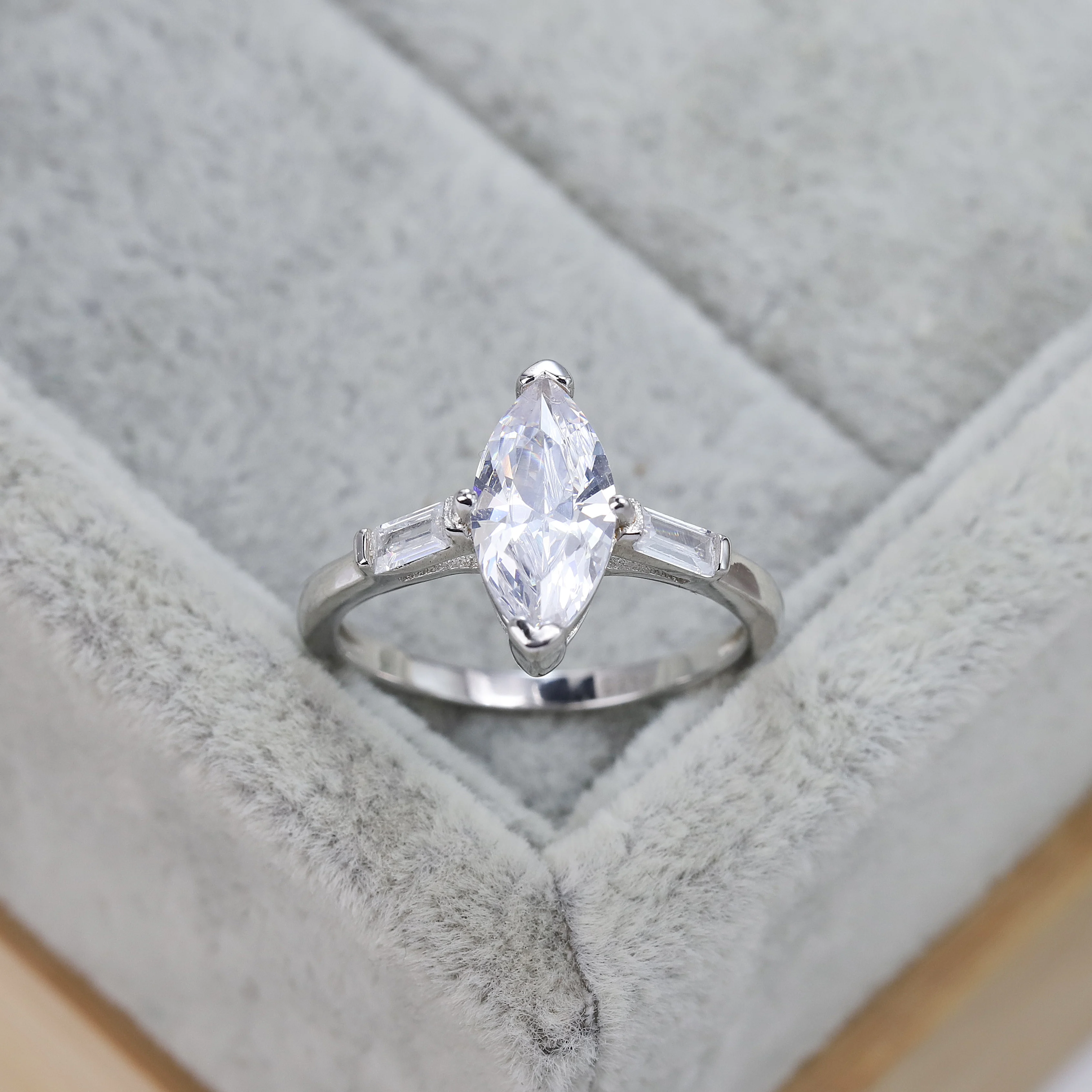 

Best selling European and American S925 silver fashion wedding ring water drop crystal luxury jewelry women's gift