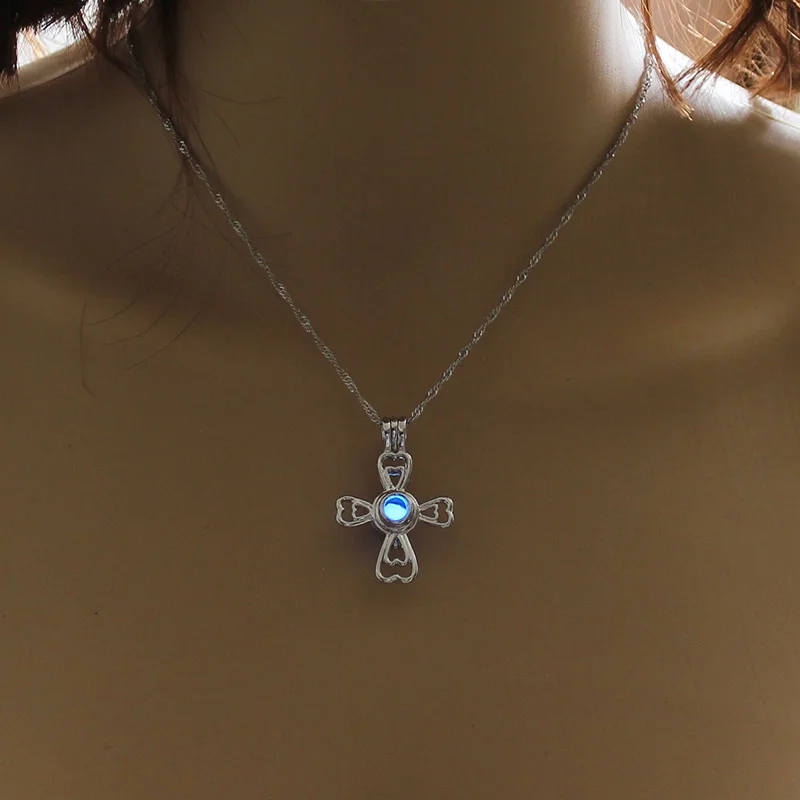 

Fashionable Hollow Out Noctilucent Necklace In 3 Colors Optional Water Wave Chain Jewelry