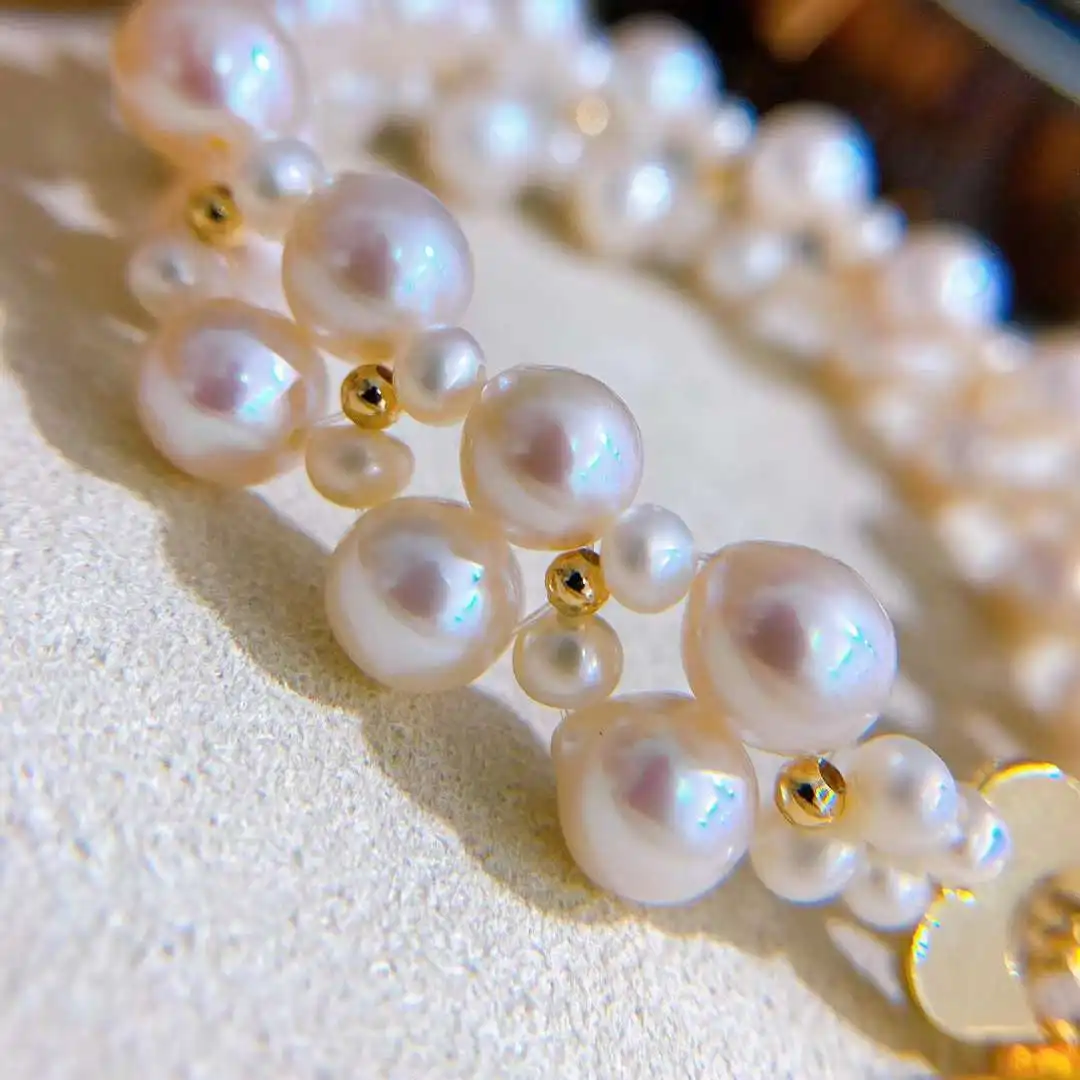 

New special OT buckle hand-knitted high-quality freshwater pearl bracelet with small gold beads in the middle