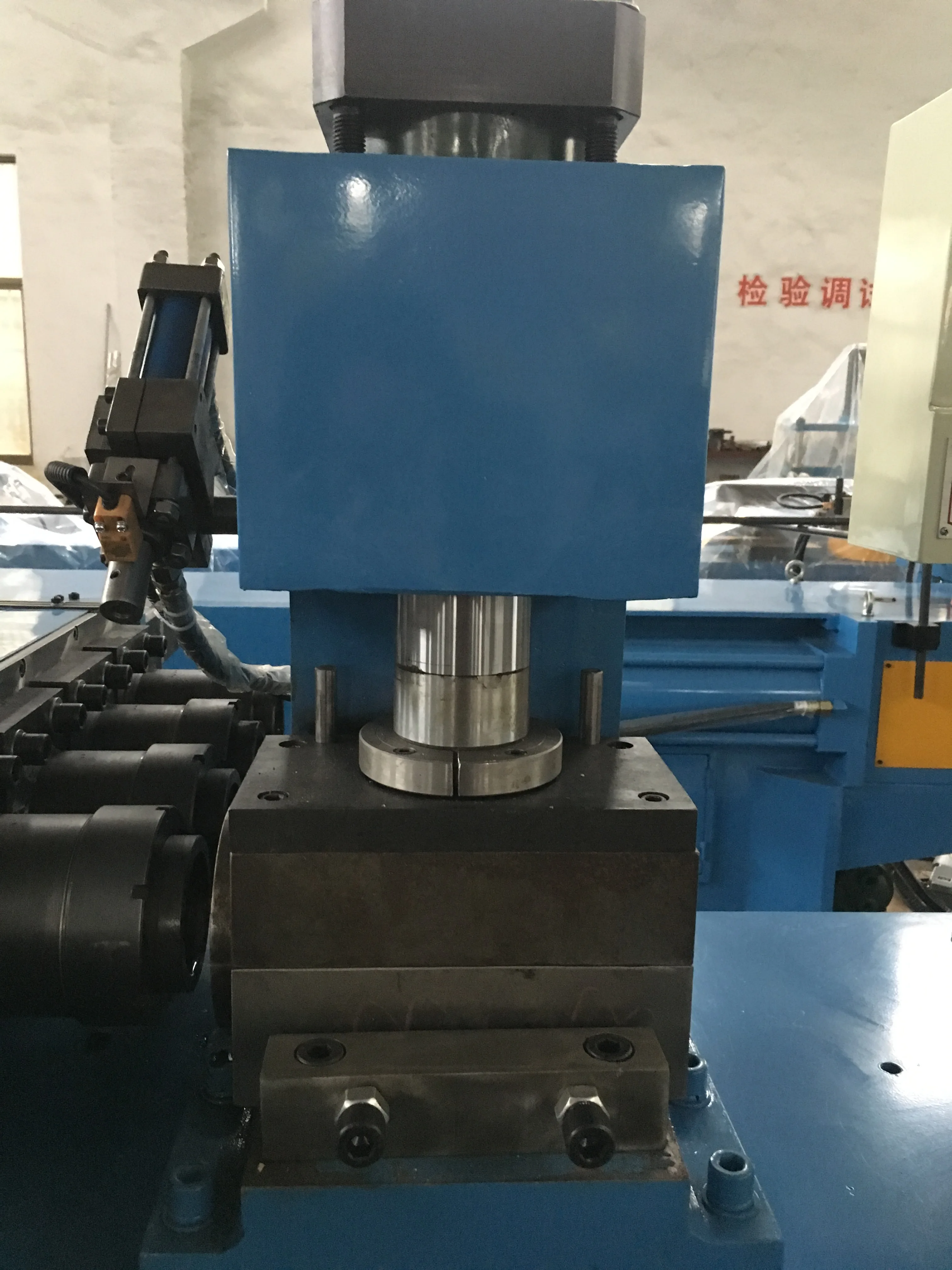 
Steel pipe expanding machine and forming machine 