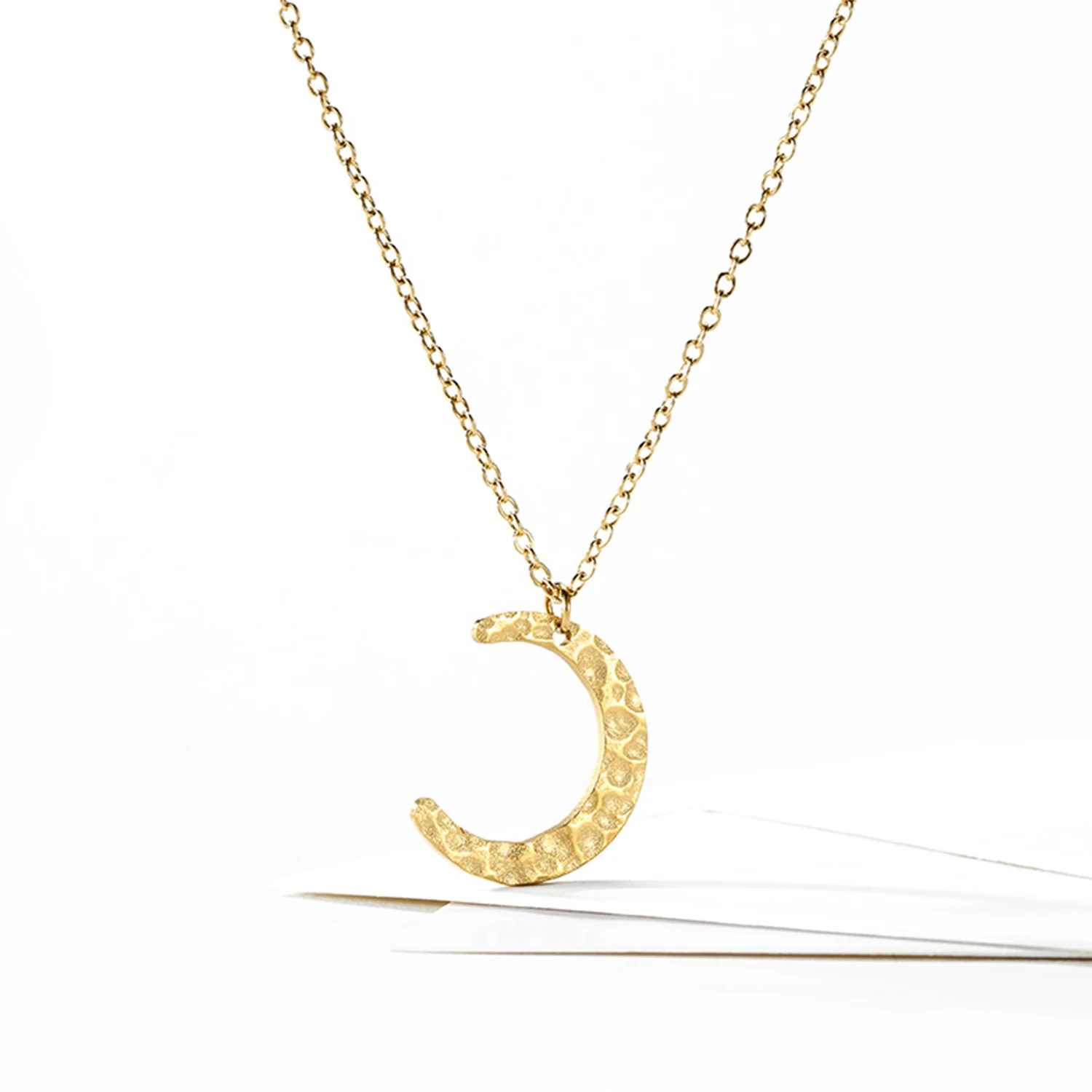 

The Latest Fashion Necklace Simple Super Bright Accessory Woman's Moon-shaped Pendant Necklace, Silver/gold color/rose gold color