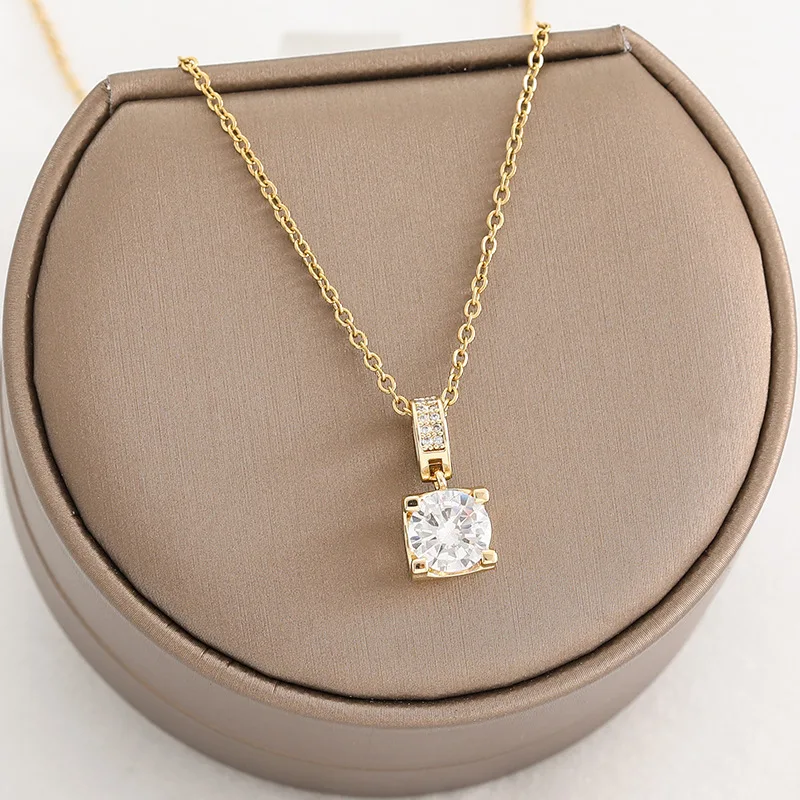 

1 Carat Real Gold Plated Titanium Steel Round Diamond Pendant Necklace 4 Claw Cubic Zircon Moissanite Necklace