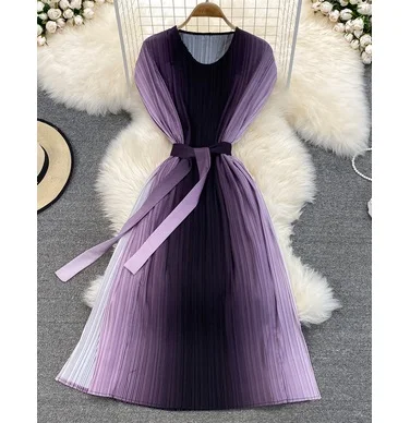 

2022 Spring Summer New Arrival Ladies Short Sleeves Loose Gradual Color Slit Pleated Dresses Women Casual